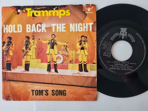 Trammps hold back the - hold,
